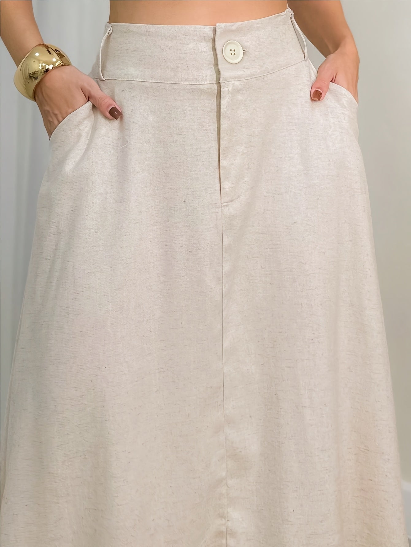 Women’s Skirt with a Refined Everyday Fit with Easy Styling