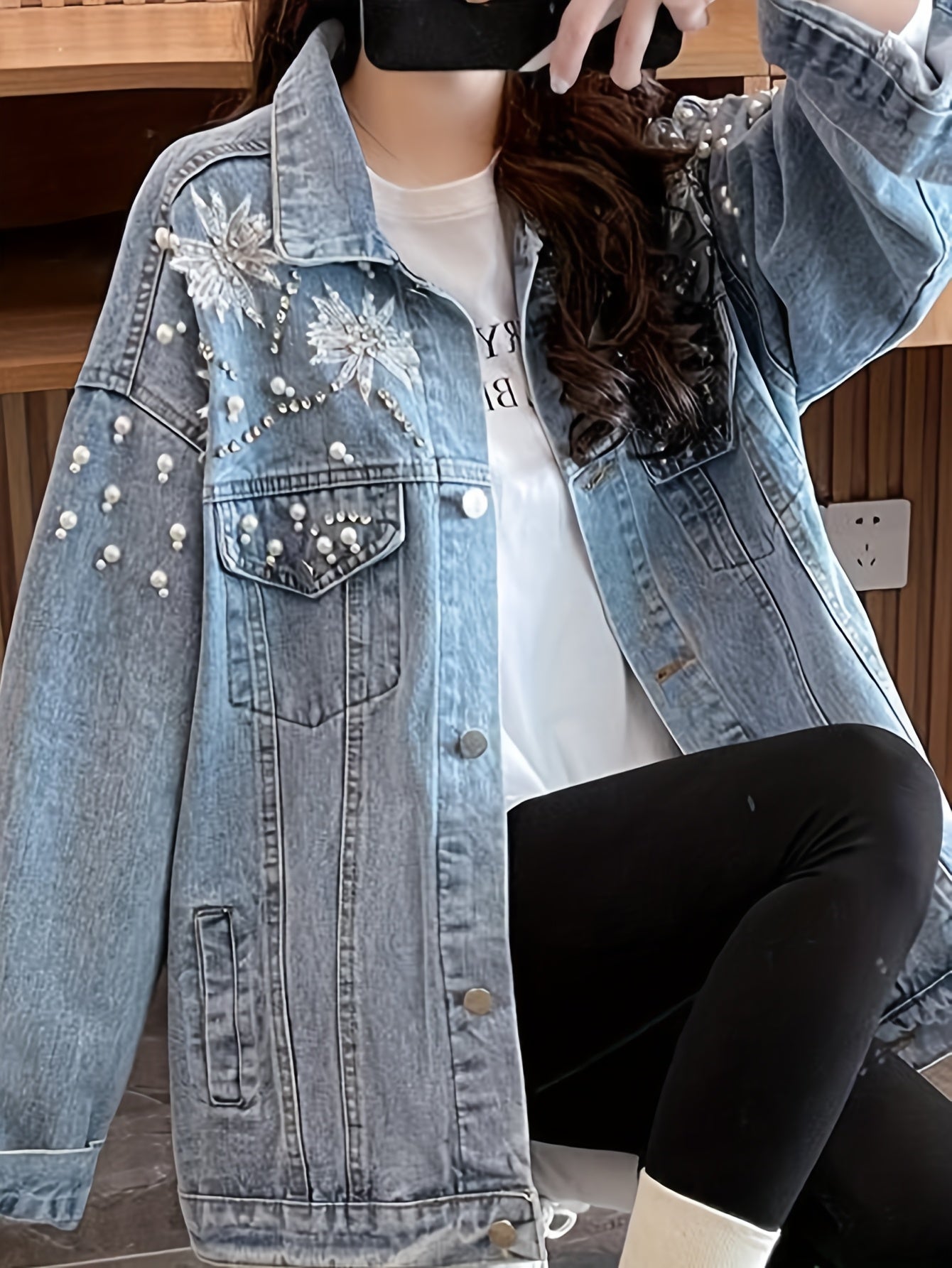 Boutique Lightweight Jacket for Easy Styling with Long Sleeves