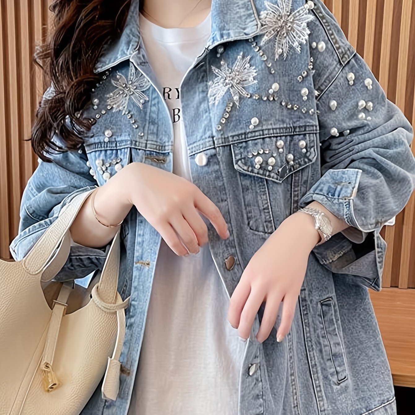 Boutique Lightweight Jacket for Easy Styling with Long Sleeves