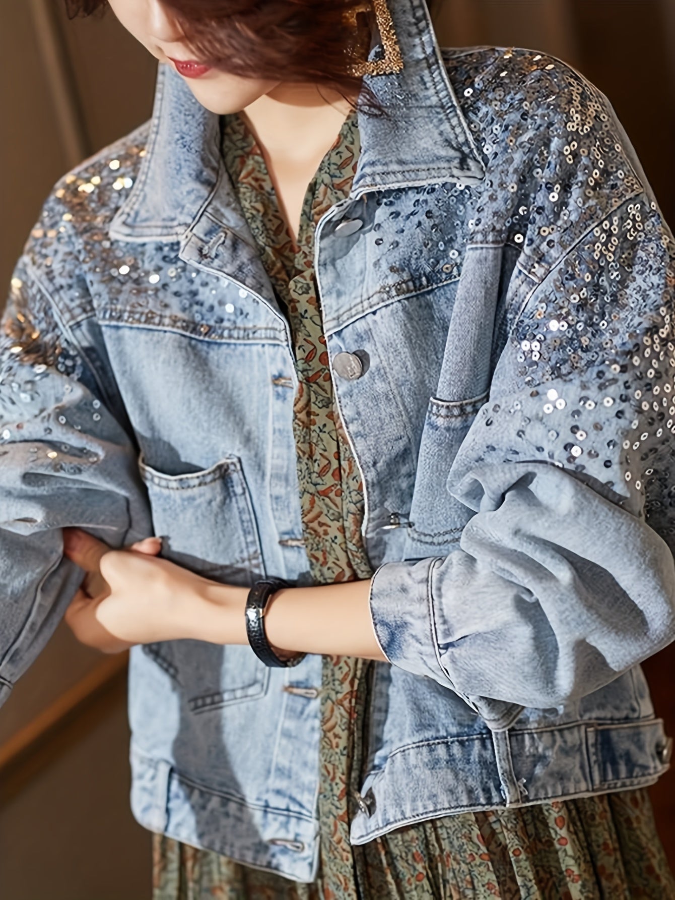 Boutique Lightweight Jacket for Easy Styling with Denim Look