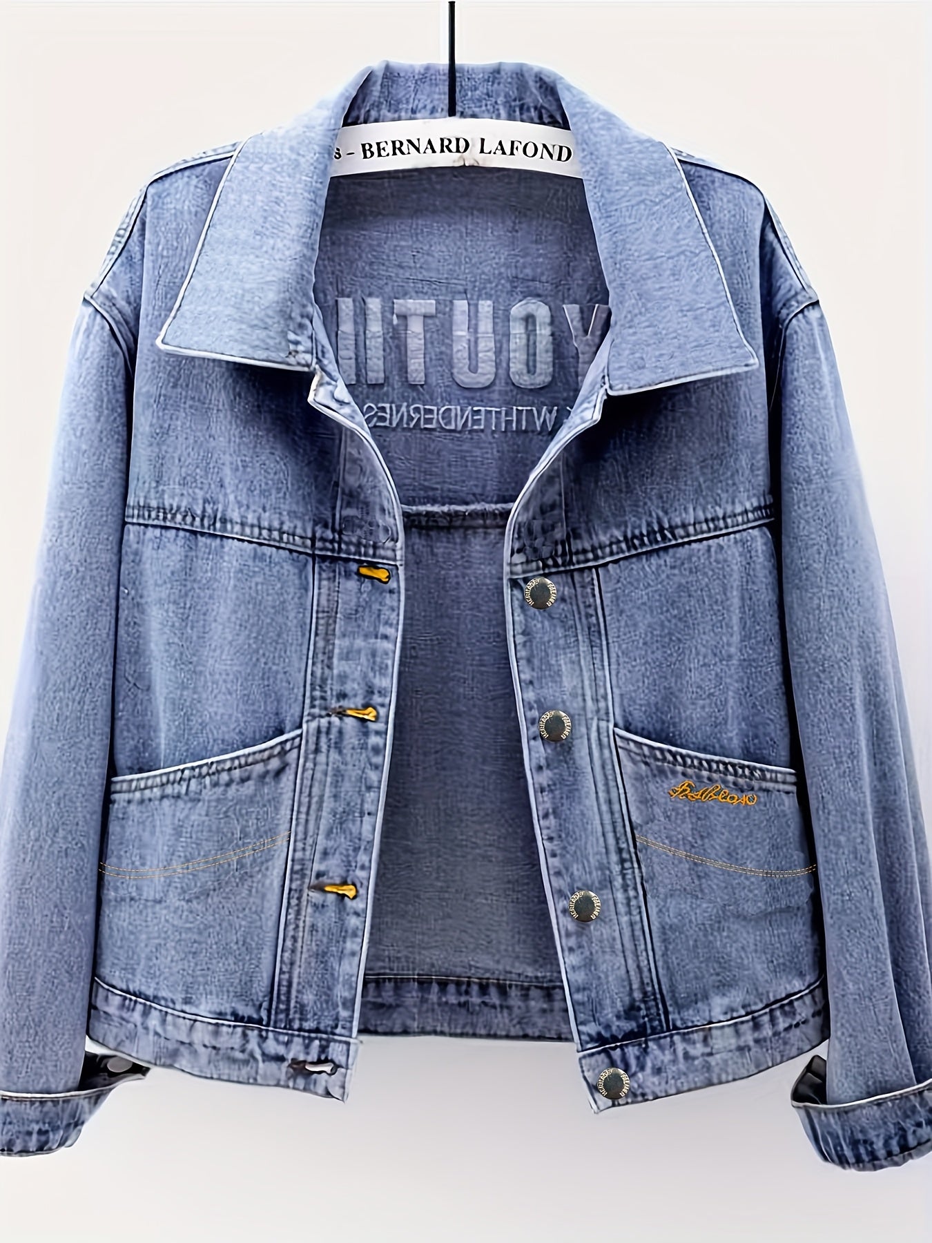 Boutique Lightweight Jacket for Easy Styling with Denim Look