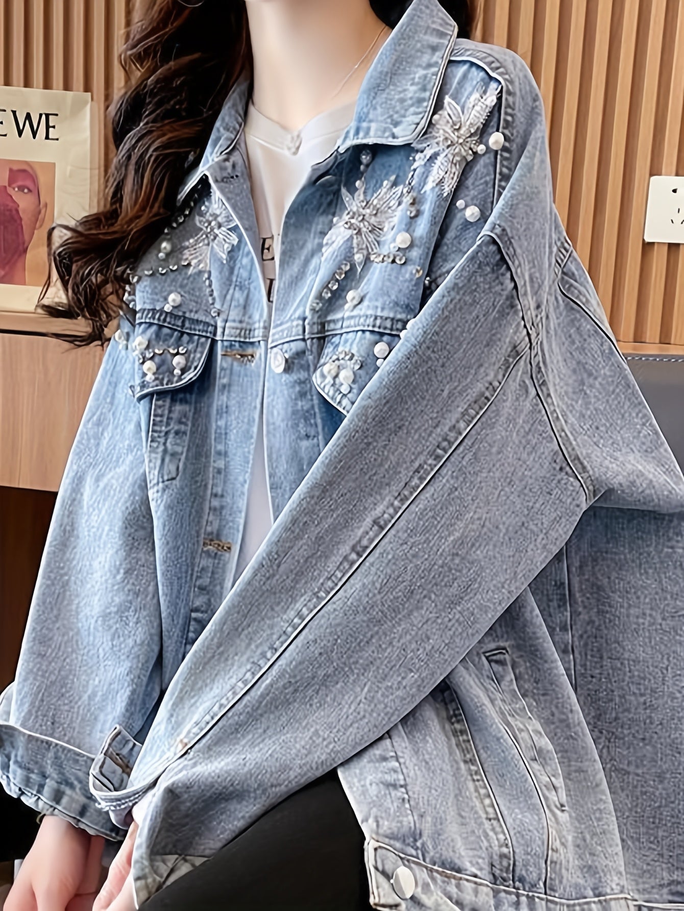 Boutique Lightweight Jacket for Easy Styling with Long Sleeves