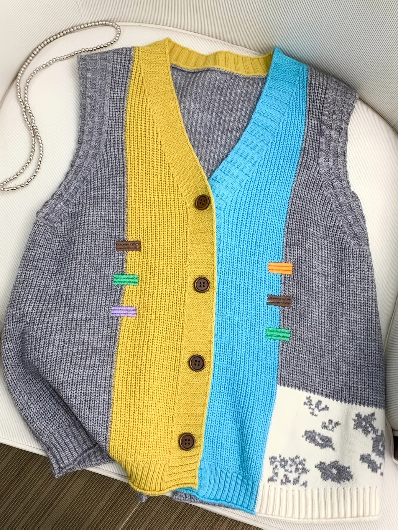 Boutique Knit Vest Top for Easy Styling with V-Neckline