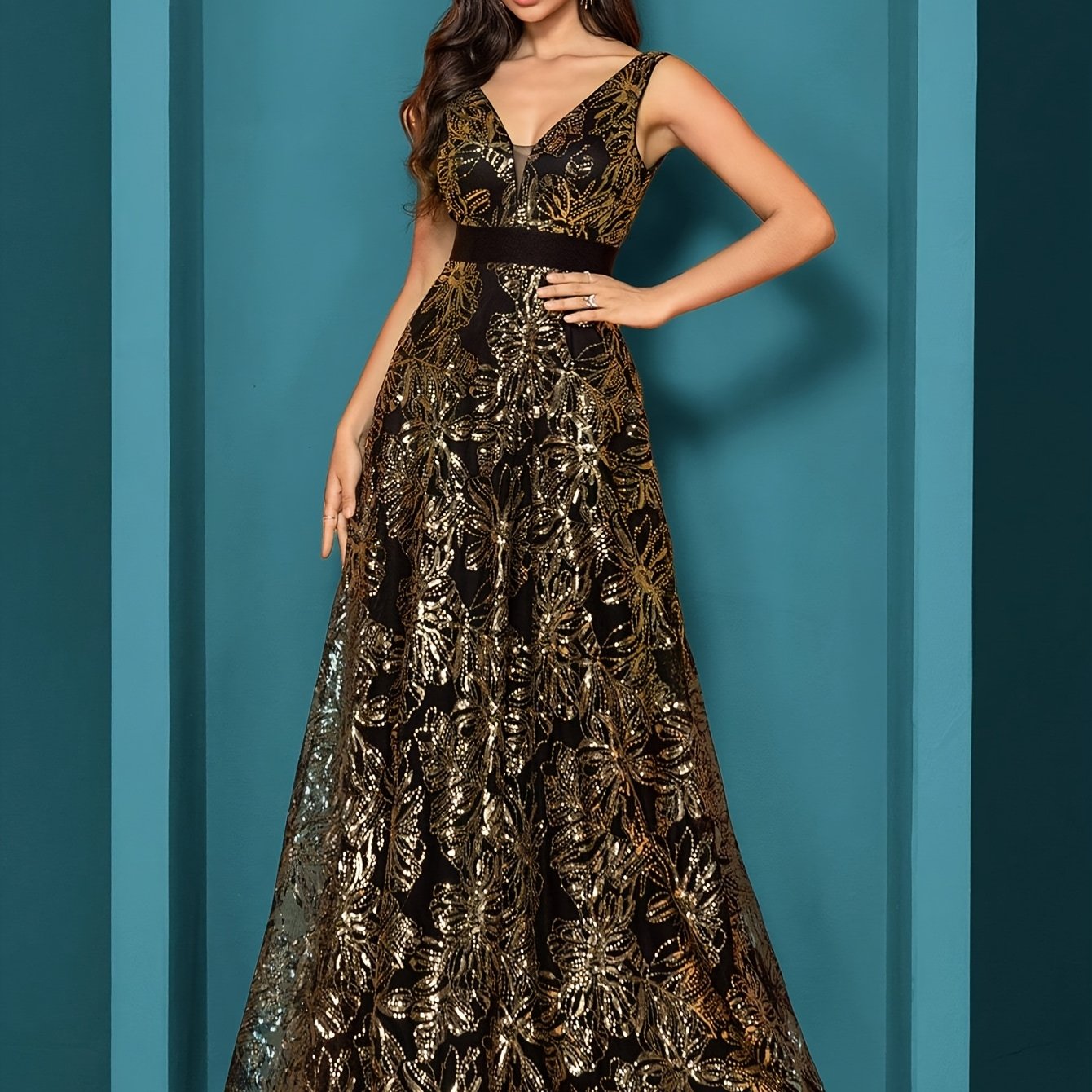 Formal Evening Gown with a Refined Everyday Fit with Sleeveless Cut