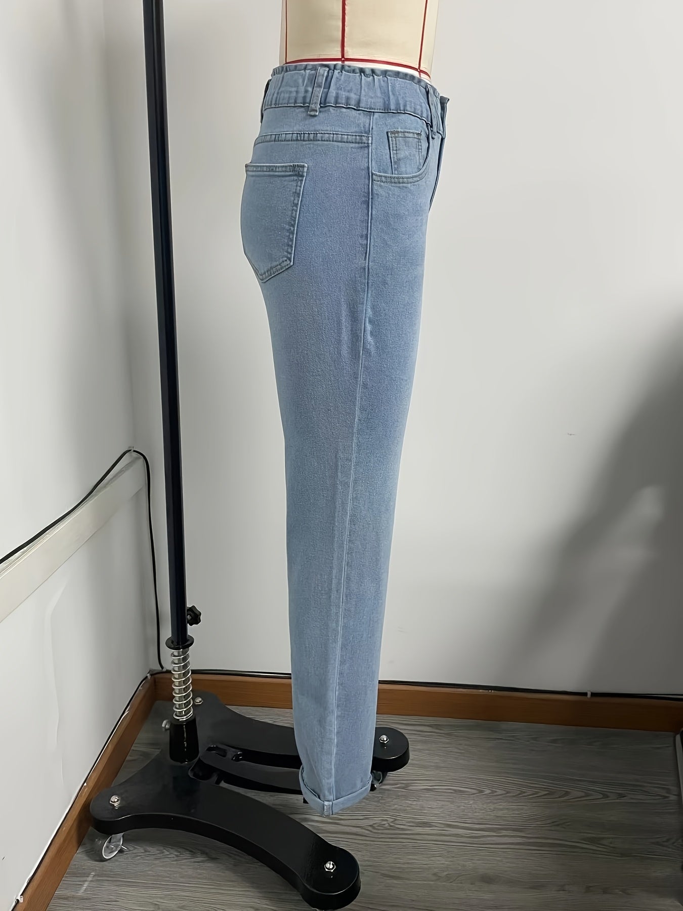 Boutique High-Waist Jeans for Easy Styling with Denim Look