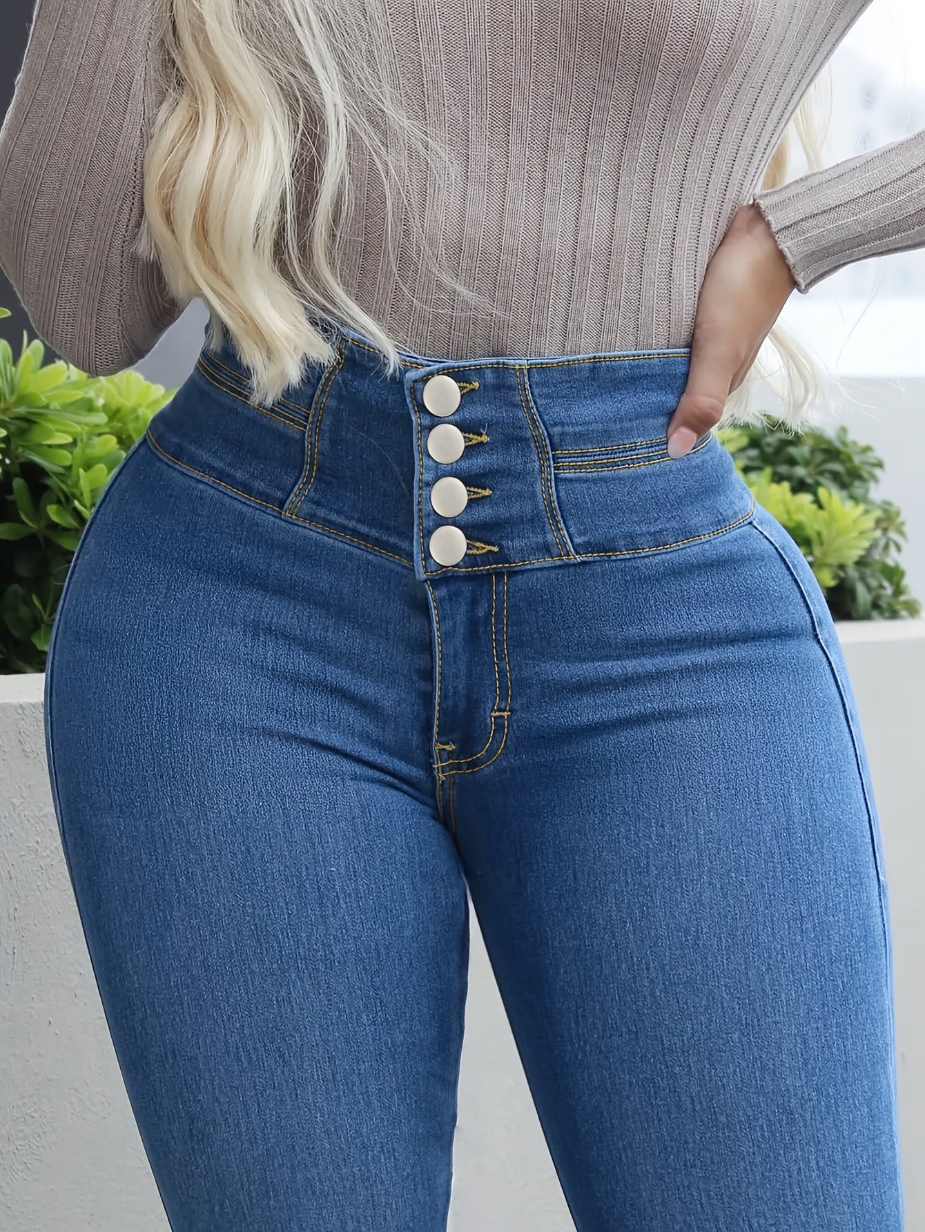 Boutique High-Waist Jeans for Easy Styling with High Waist