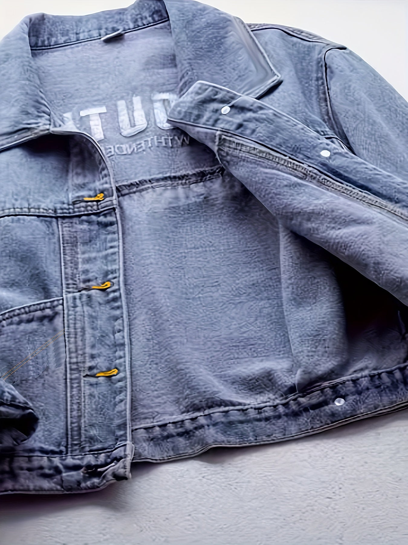 Boutique Lightweight Jacket for Easy Styling with Denim Look