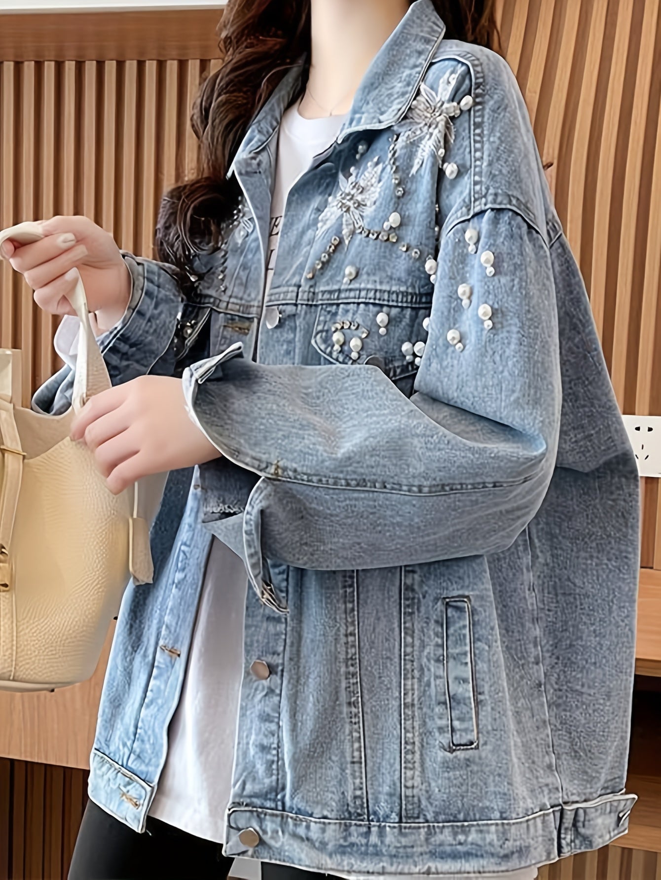 Boutique Lightweight Jacket for Easy Styling with Long Sleeves