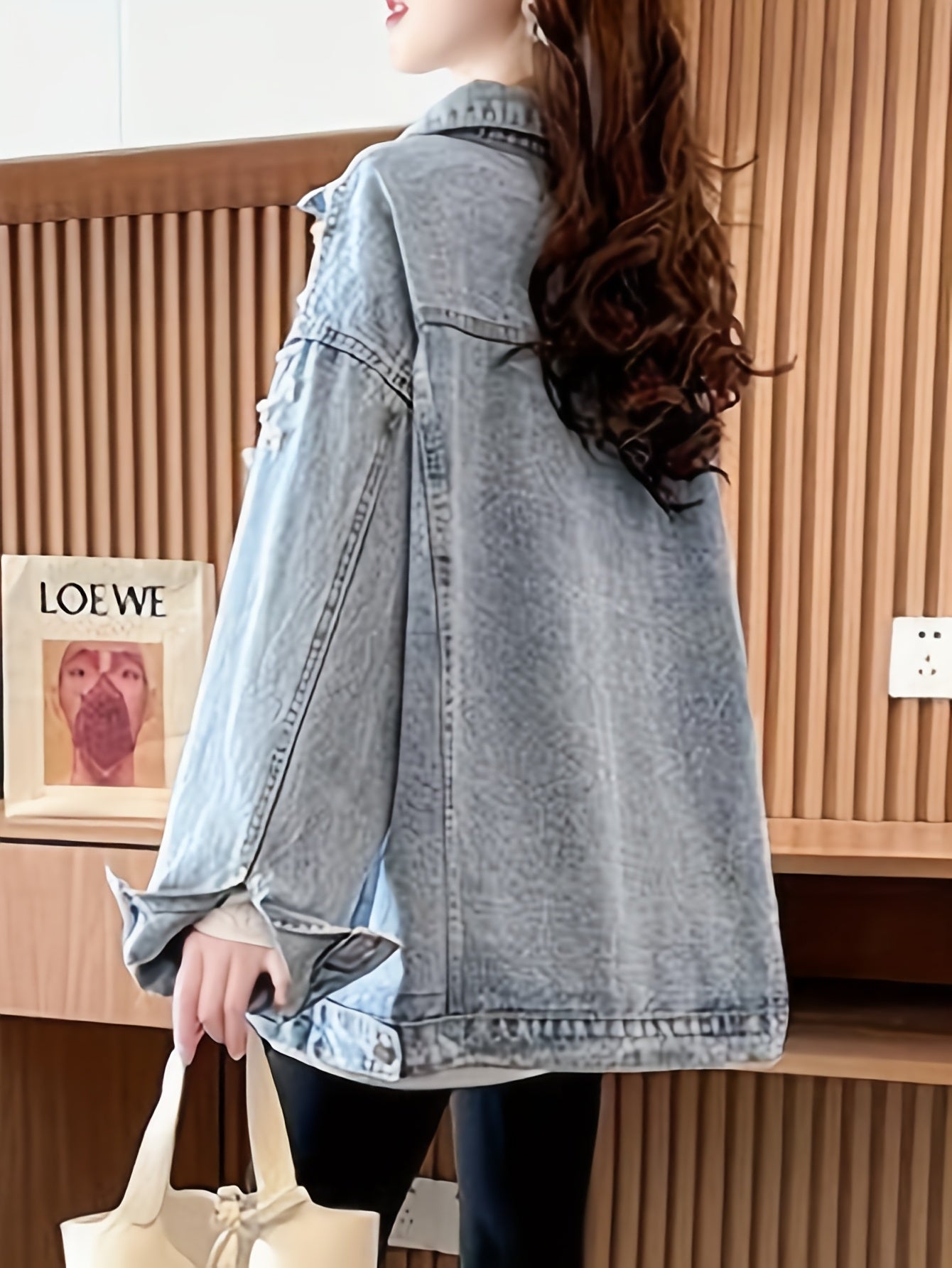Boutique Lightweight Jacket for Easy Styling with Long Sleeves